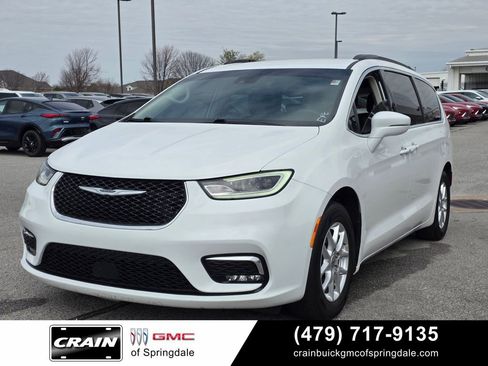Used 2022 Chrysler Pacifica Touring-L FWD image 3