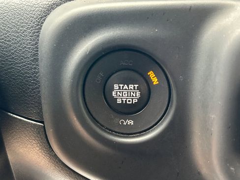 Used 2021 Jeep Wrangler Unlimited Sahara AWD/4WD image 17