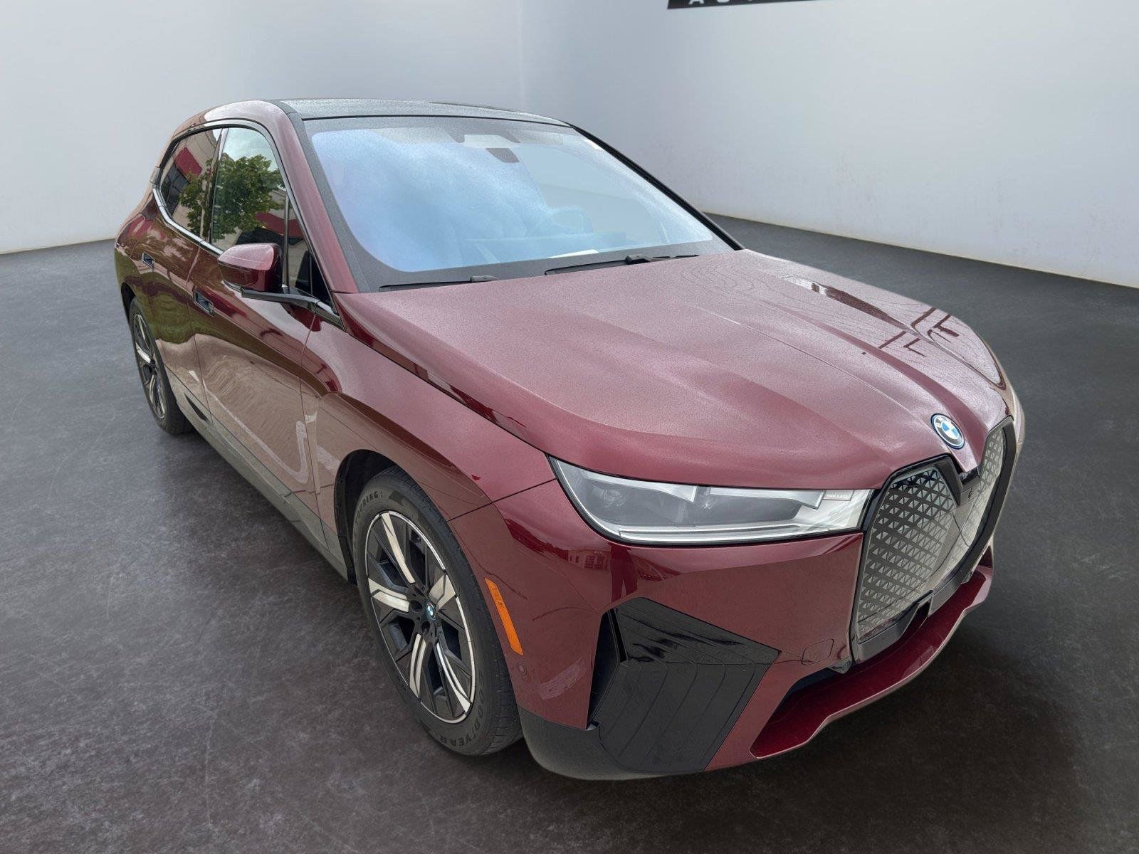 Used 2023 BMW iX xDrive50 w/ Premium Package AWD/4WD image 11