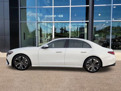 Used 2025 Mercedes-Benz E 450 4MATIC Sedan image 9