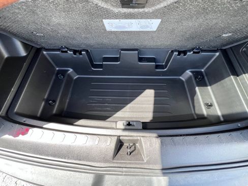Used 2023 Chevrolet Traverse LS FWD image 10