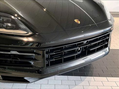 New 2026 Porsche Cayenne image 30