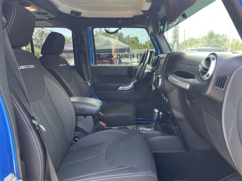 Used 2015 Jeep Wrangler Unlimited Rubicon w/ Connectivity Group AWD/4WD image 19