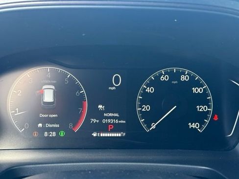 Used 2025 Honda Pilot TrailSport image 16