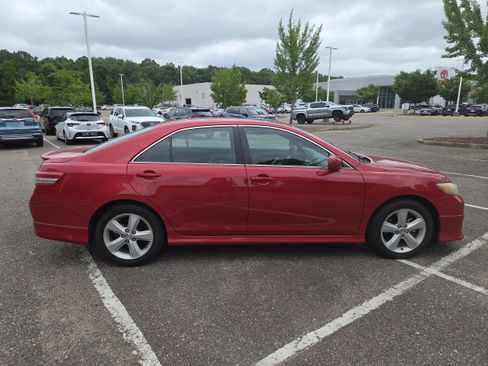 Used 2011 Toyota Camry SE w/ SE Extra-Value Pkg #1 FWD image 2