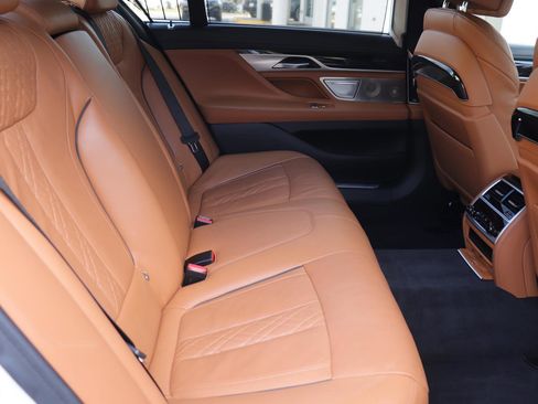 Used 2020 BMW 750i xDrive image 19