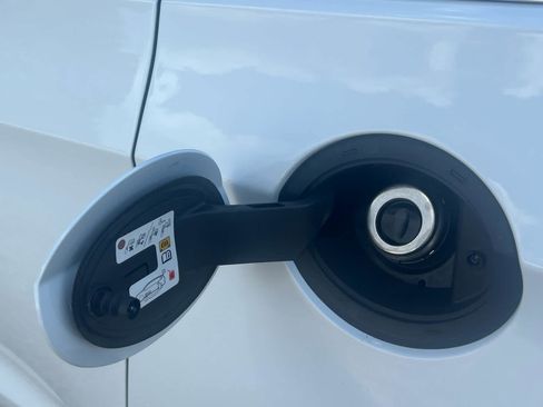 New 2025 Chrysler Pacifica Select w/ Uconnect Theater Family Group image 17