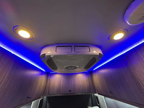 Used 2024 Mercedes-Benz Sprinter 3500 image 40