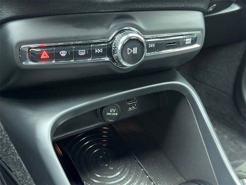 Used 2019 Volvo XC40 T5 R-Design image 30