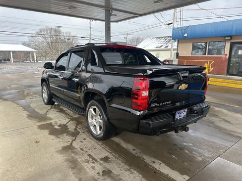 Used 2013 Chevrolet Avalanche LTZ image 7