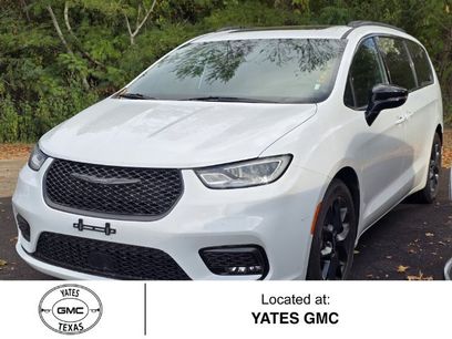Used 2025 Chrysler Pacifica Limited