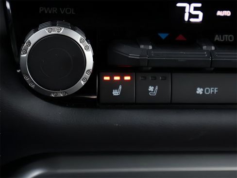 Used 2024 Toyota Tundra Platinum image 27