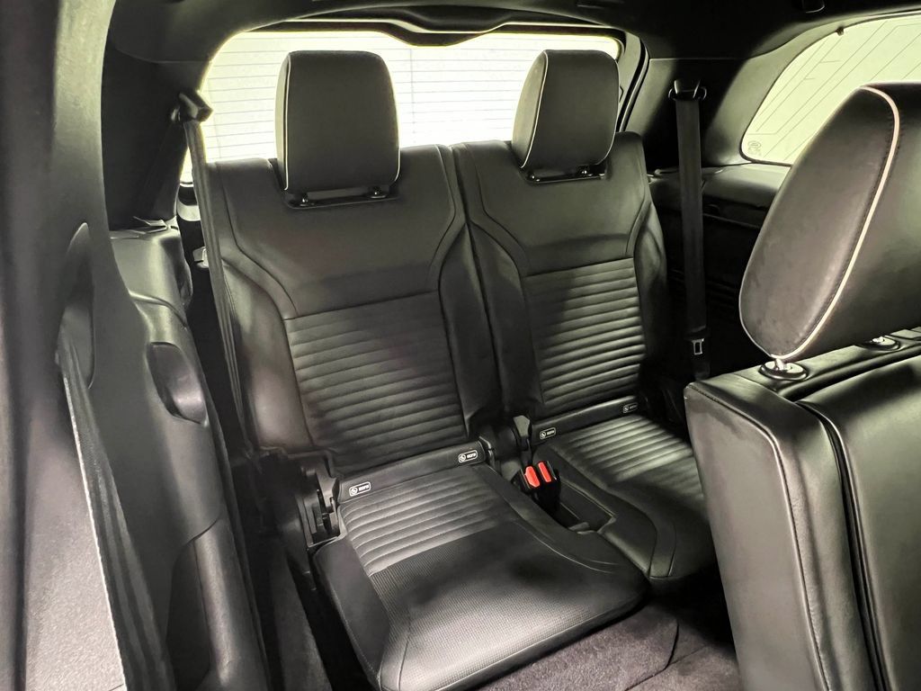 Used 2018 Land Rover Discovery HSE AWD/4WD image 36