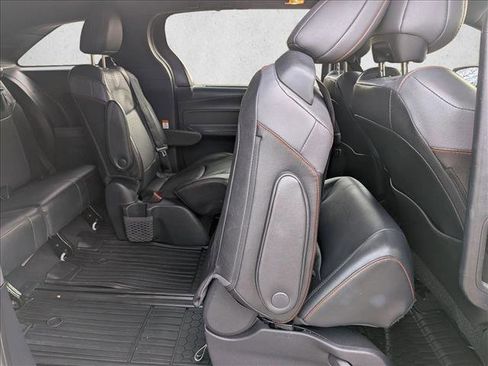 Used 2022 Toyota Sienna XSE image 22