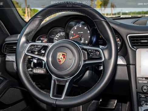 Used 2018 Porsche 911 Carrera image 22