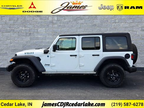 Used 2024 Jeep Wrangler Unlimited AWD/4WD image 2