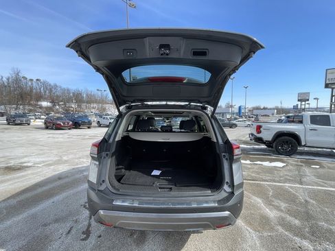 Used 2023 Nissan Rogue SL w/ SL Premium Package image 16