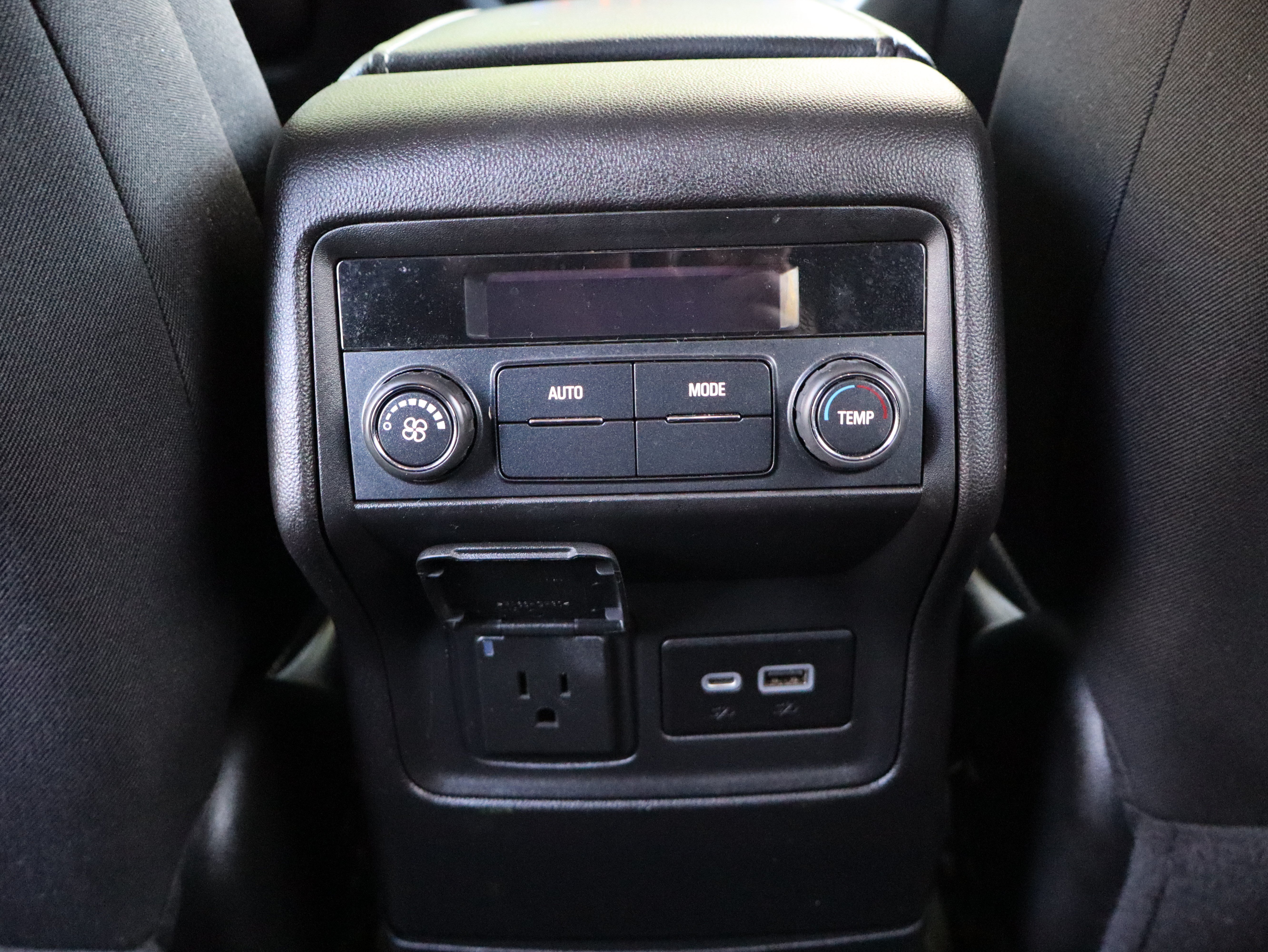 Used 2023 GMC Acadia SLE w/ Driver Convenience Package FWD image 16