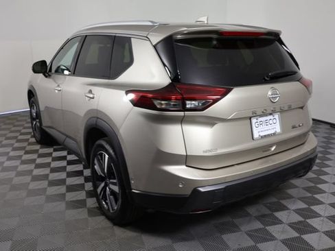 Used 2025 Nissan Rogue SL w/ SL Premium Package AWD/4WD image 5