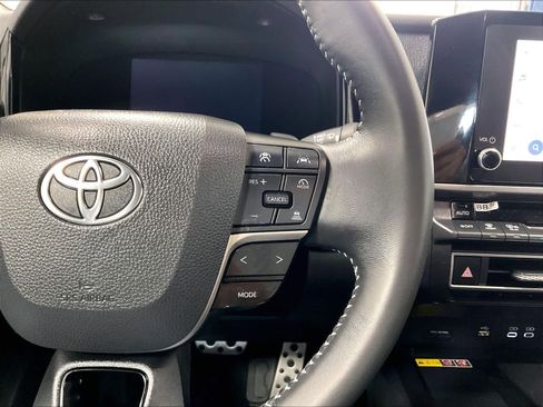 Used 2025 Toyota Camry SE image 23