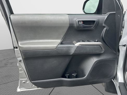 Used 2022 Toyota Tacoma SR5 image 31