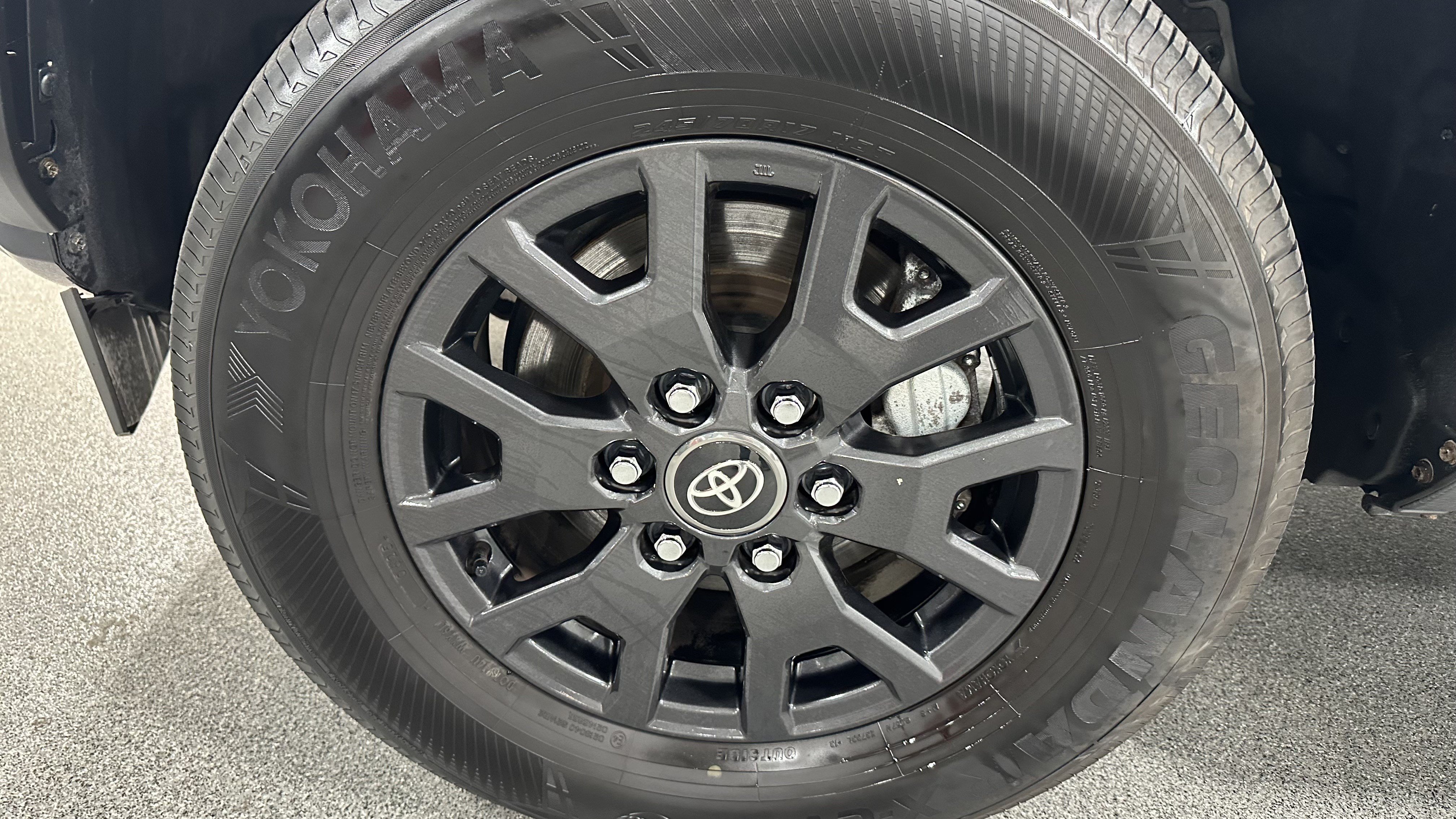 Used 2025 Toyota 4Runner SR5 AWD/4WD image 12