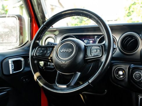 Used 2021 Jeep Gladiator Sport AWD/4WD image 13