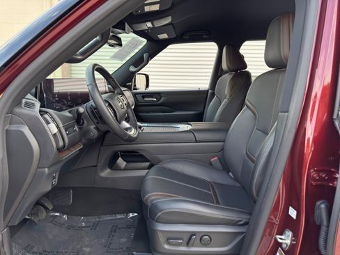 Used 2025 Nissan Armada SL AWD/4WD image 16
