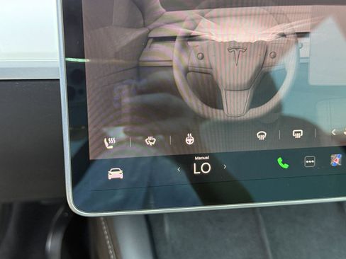 Used 2022 Tesla Model Y Long Range AWD/4WD image 27