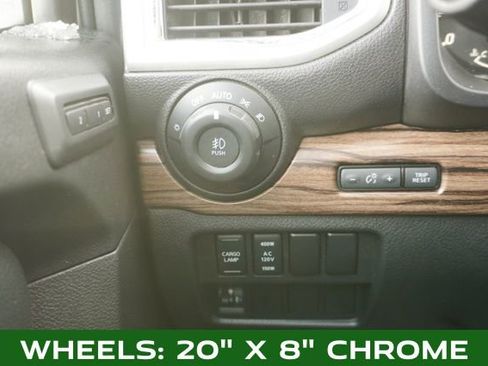 Used 2021 Nissan Titan SL w/ Moonroof Package image 26