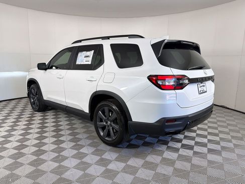 New 2026 Honda Pilot Sport image 3