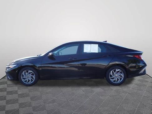 Used 2024 Hyundai Elantra SEL FWD image 2