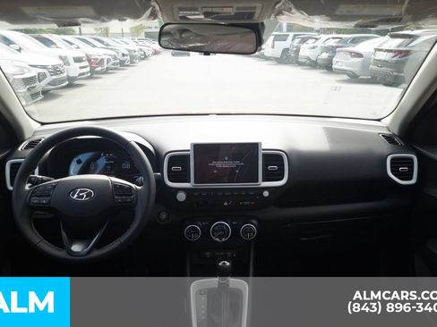Certified 2025 Hyundai Venue Limited FWD image 18