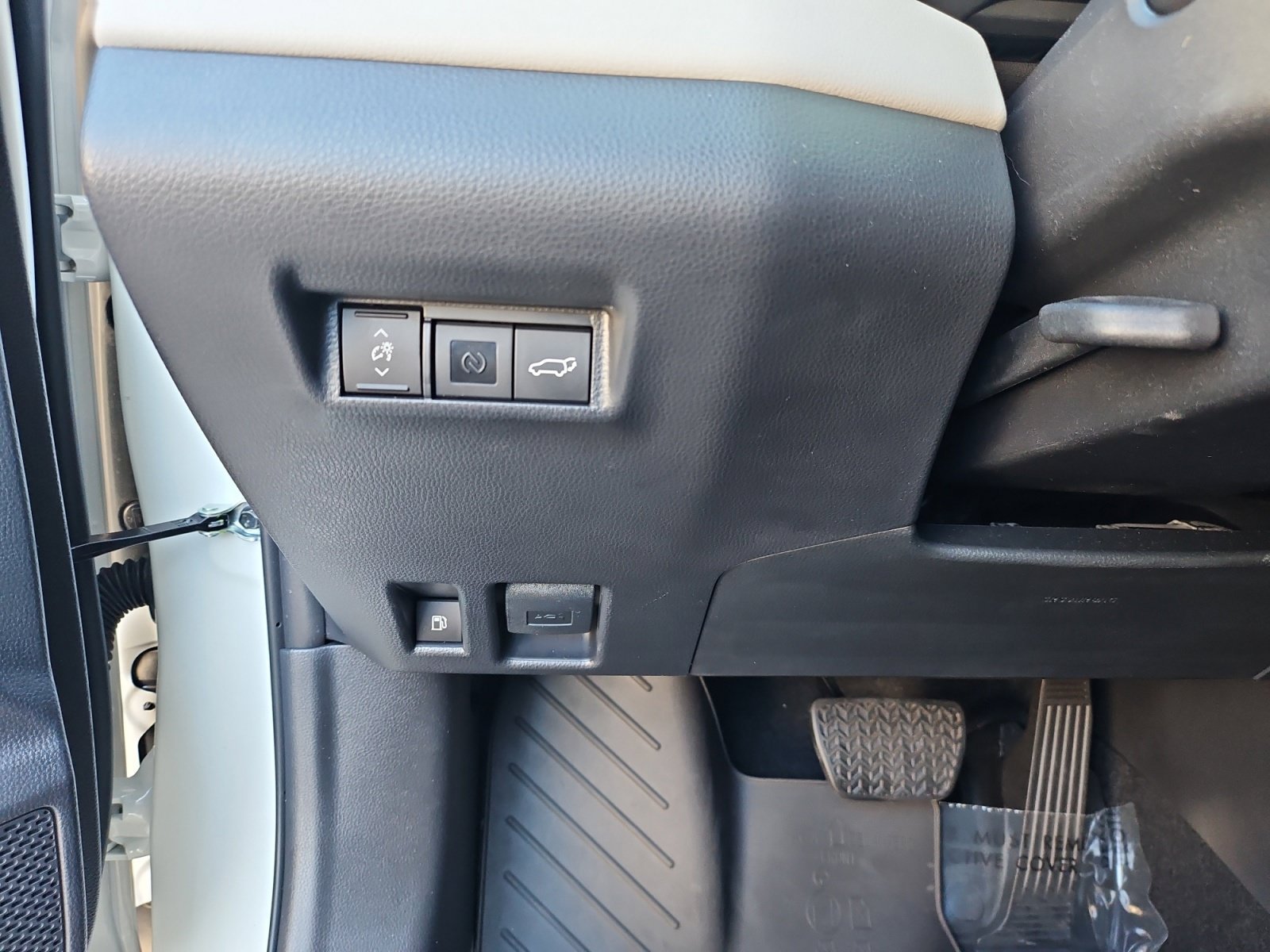 Used 2026 Toyota RAV4 XLE Premium w/ Weather Package FWD image 23