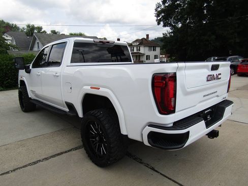 Used 2022 GMC Sierra 2500 AT4 w/ AT4 Premium Plus Package AWD/4WD image 7