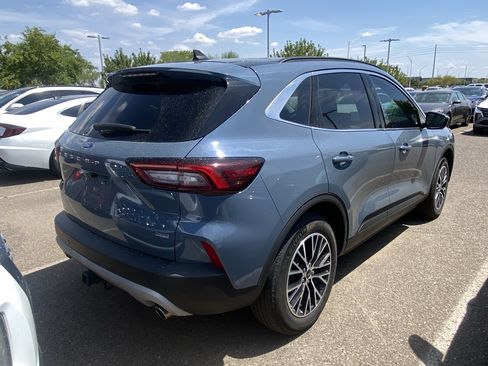 Used 2025 Ford Escape SE w/ PHEV Premium Package FWD image 2