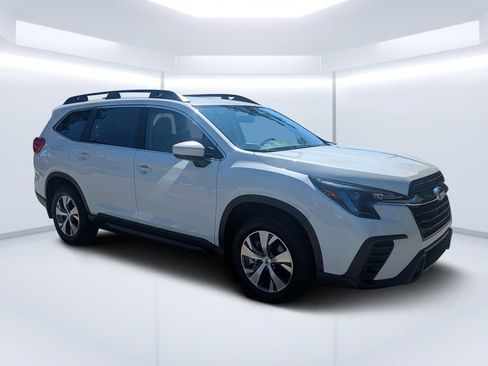 Used 2025 Subaru Ascent Premium AWD/4WD image 1