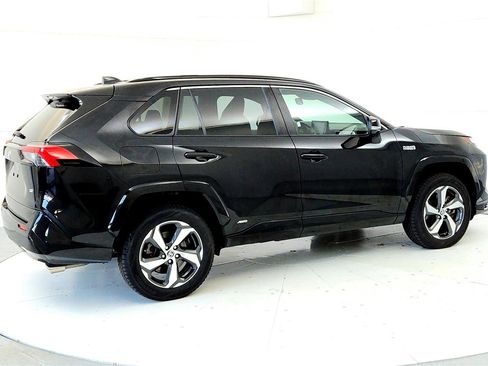 Certified 2022 Toyota RAV4 SE image 6