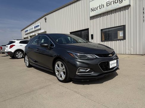 Used 2017 Chevrolet Cruze Premier FWD image 1