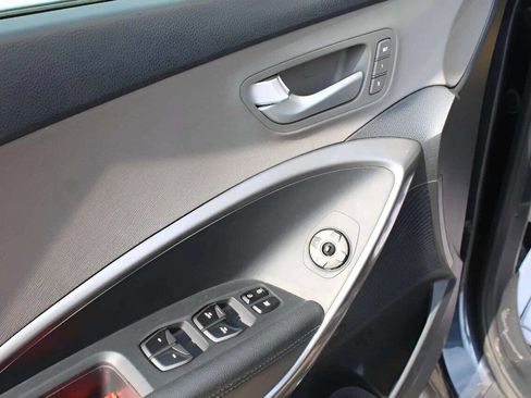 Used 2017 Hyundai Santa Fe Limited image 9