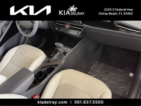 New 2025 Kia Niro EX image 10