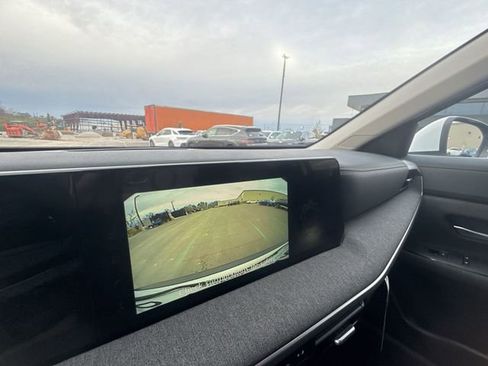 Certified 2025 Nissan Kicks SV AWD/4WD image 17