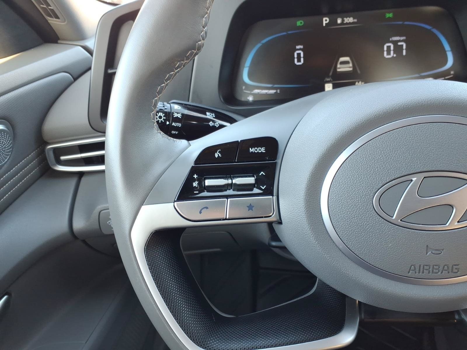 Used 2025 Hyundai Elantra Sport FWD image 17