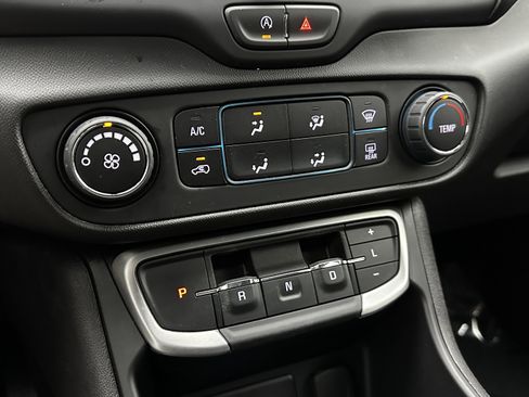 Used 2024 GMC Terrain SLE image 15