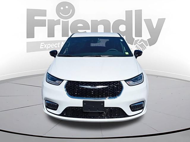 Used 2026 Chrysler Pacifica Select FWD image 2
