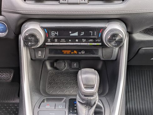 Certified 2021 Toyota RAV4 XLE Premium image 32