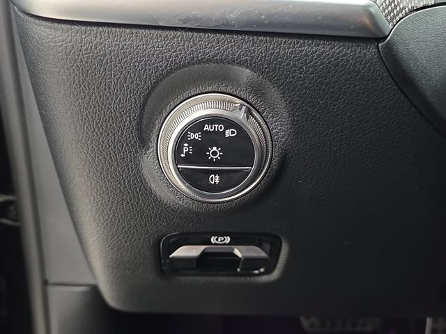 Used 2025 Mercedes-Benz C 300 4MATIC Sedan image 24
