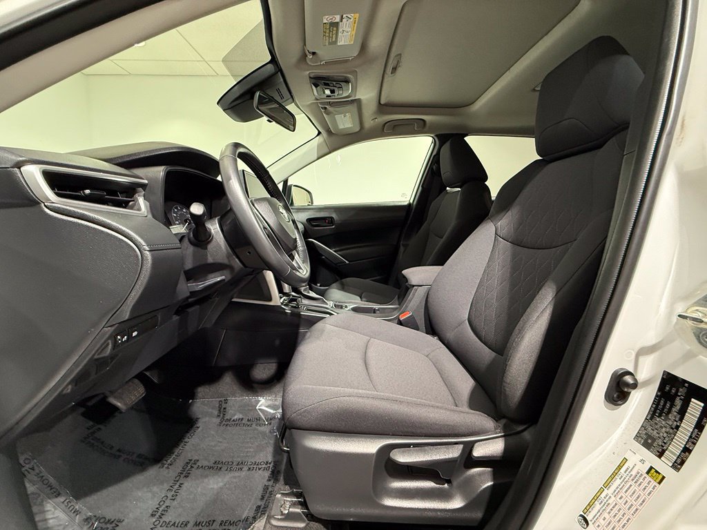 Certified 2023 Toyota Corolla Cross LE w/ Moonroof Package AWD/4WD image 13