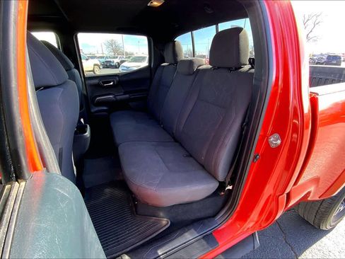 Used 2017 Toyota Tacoma TRD Sport w/ Premium & Technology Package image 21