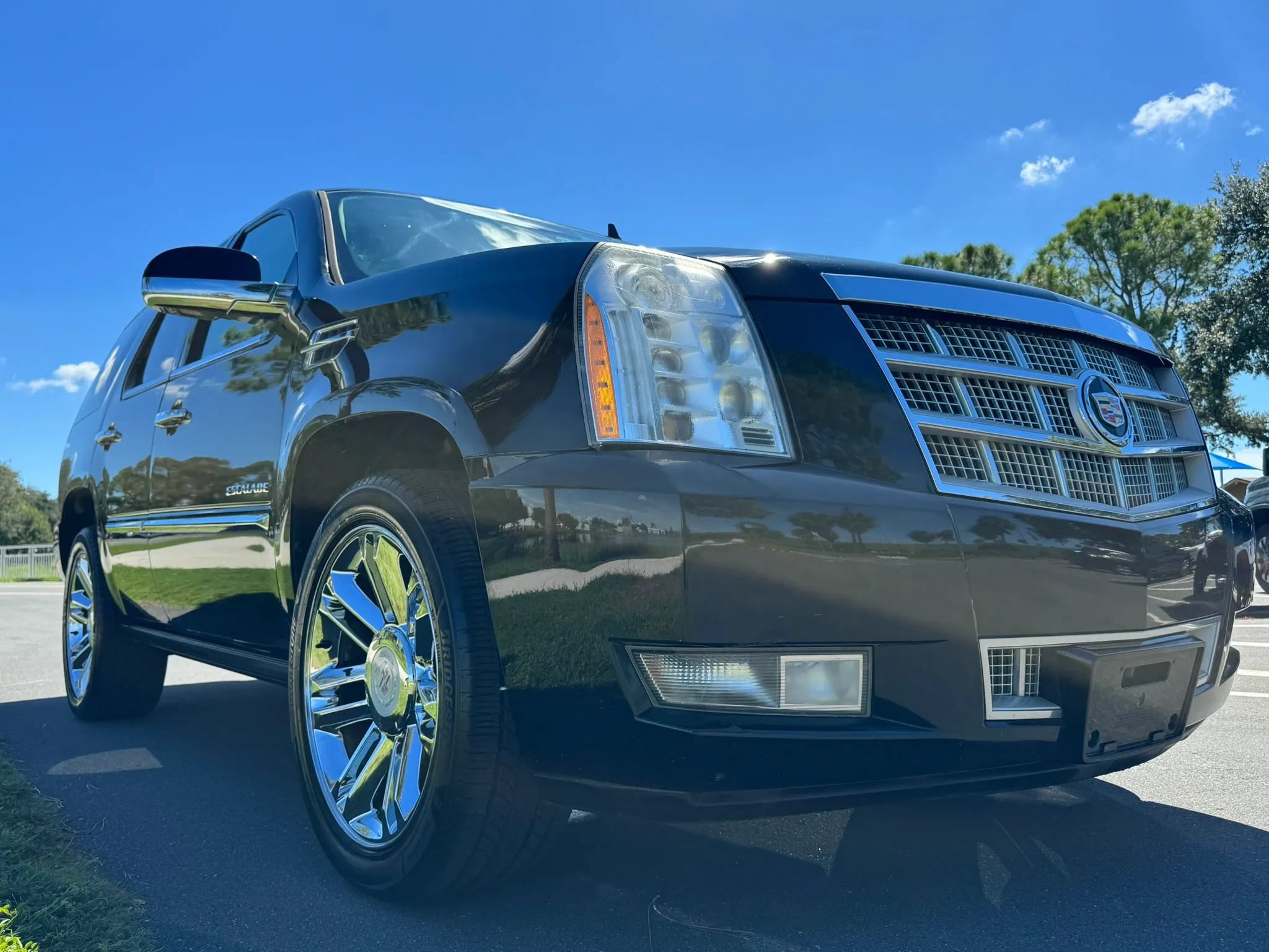 Used 2012 Cadillac Escalade Platinum RWD image 9